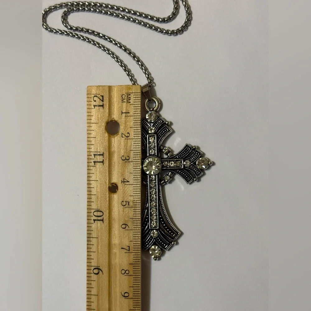 Vintage Style Statement Silver Tone Cross Pendant Necklace - Picture 5 of 8
